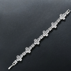 qwdqw_diamond-four-leaf-clover-bracelet-in-white-gold-145mm-1.jpg